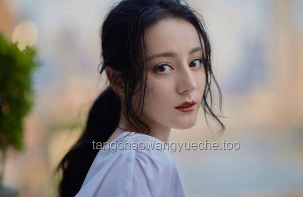 迪丽热巴“恋夏精灵公主”现象背后的娱乐产业洞察：流量、内容与粉丝经济